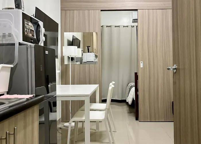 New Oasis Staycation Shore 2 Apartment Manila